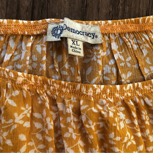 Democracy Women’s off-shoulder Pheasant Top - Picture 4 of 6